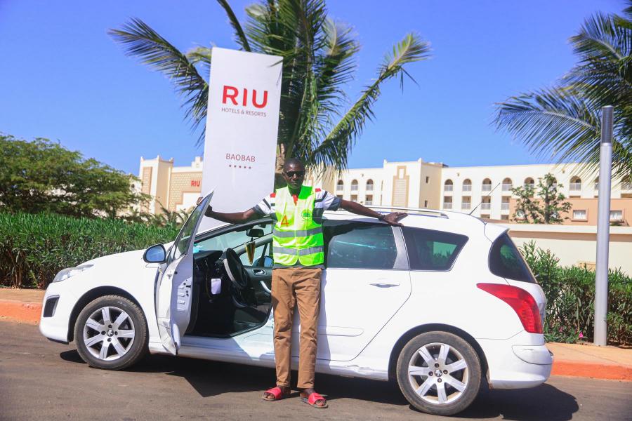 Balla Fall Parking Riu Baobab Pointe Sarène